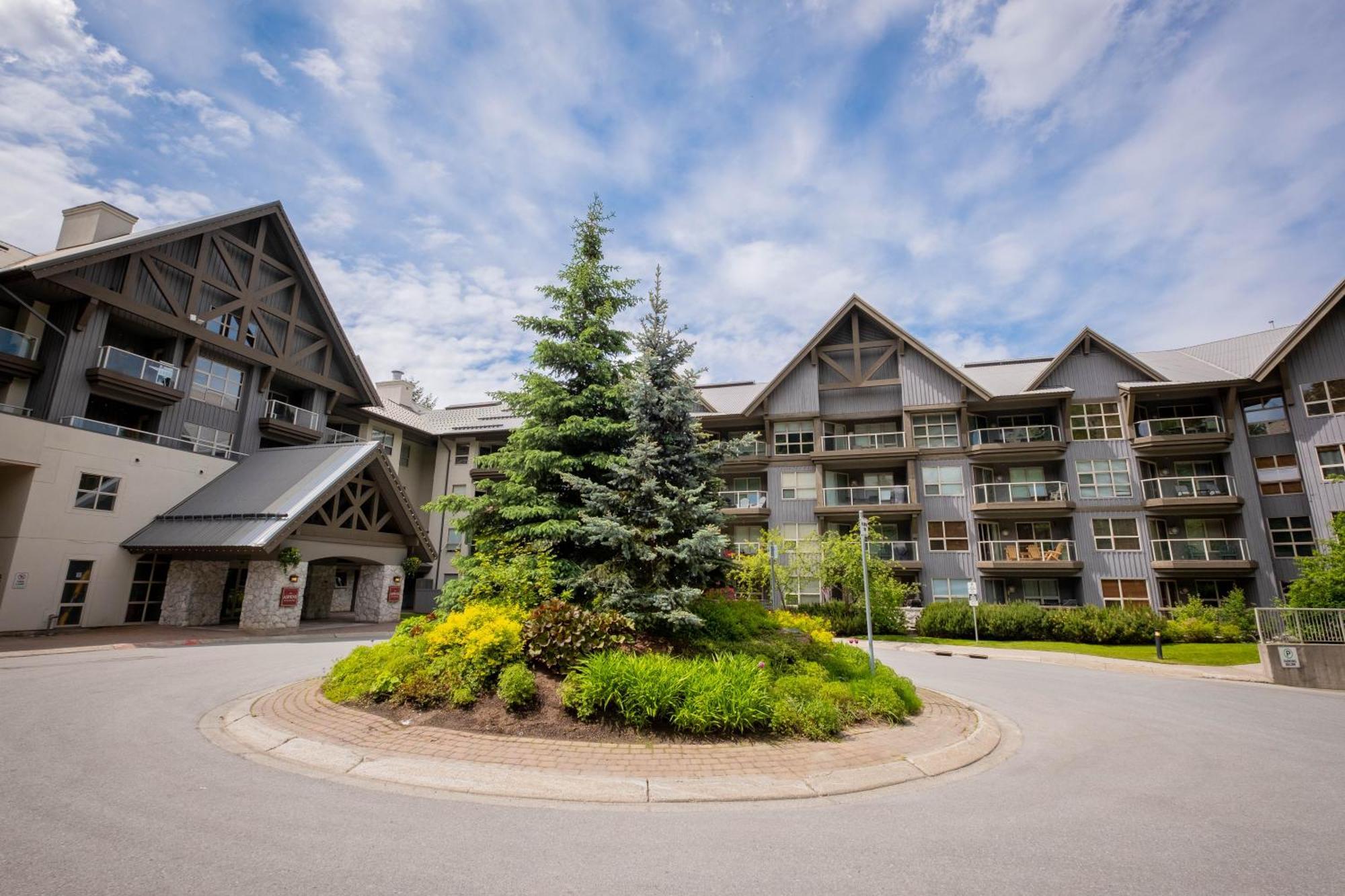 The Aspens By Outpost Whistler Villa Bagian luar foto
