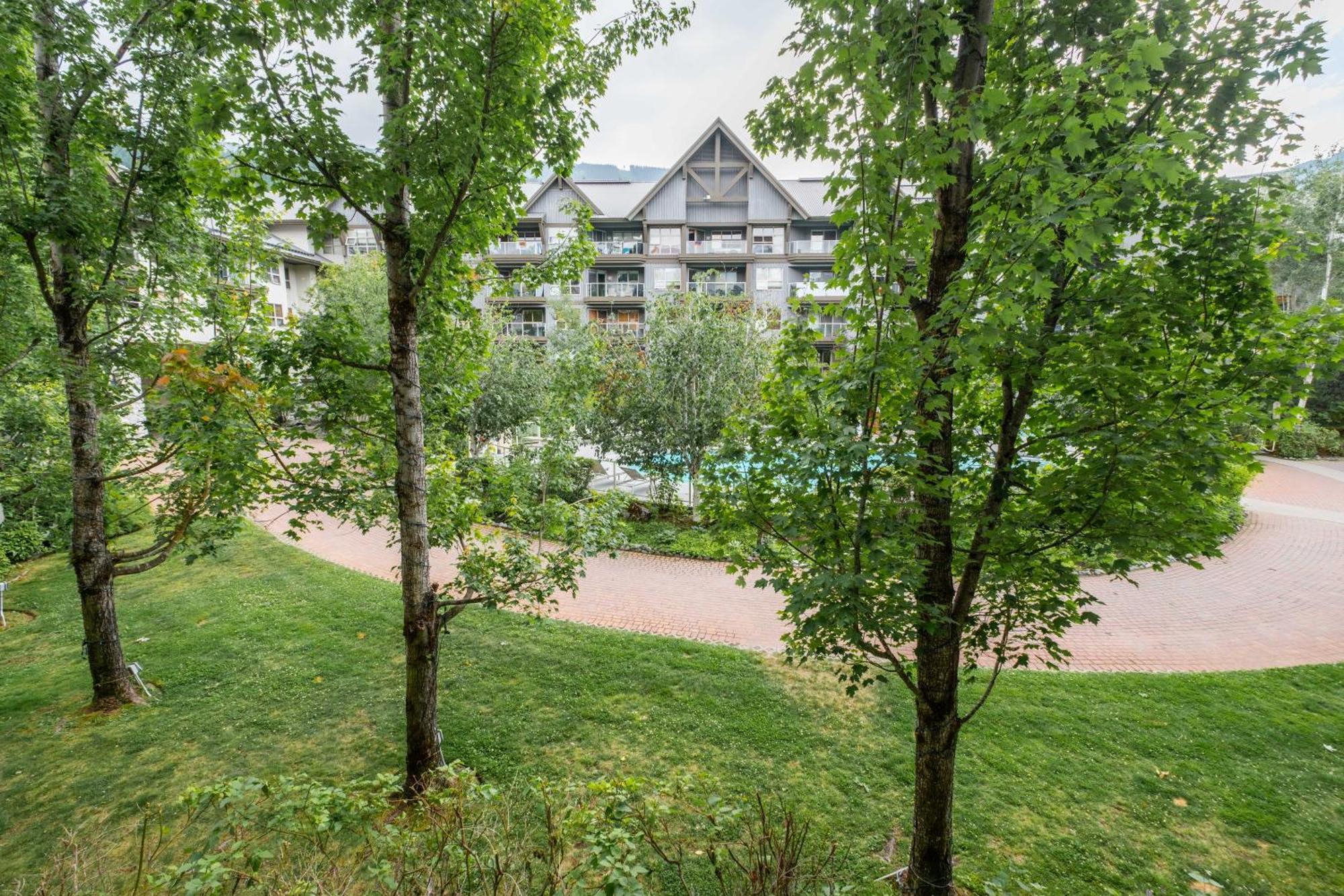 The Aspens By Outpost Whistler Villa Bagian luar foto