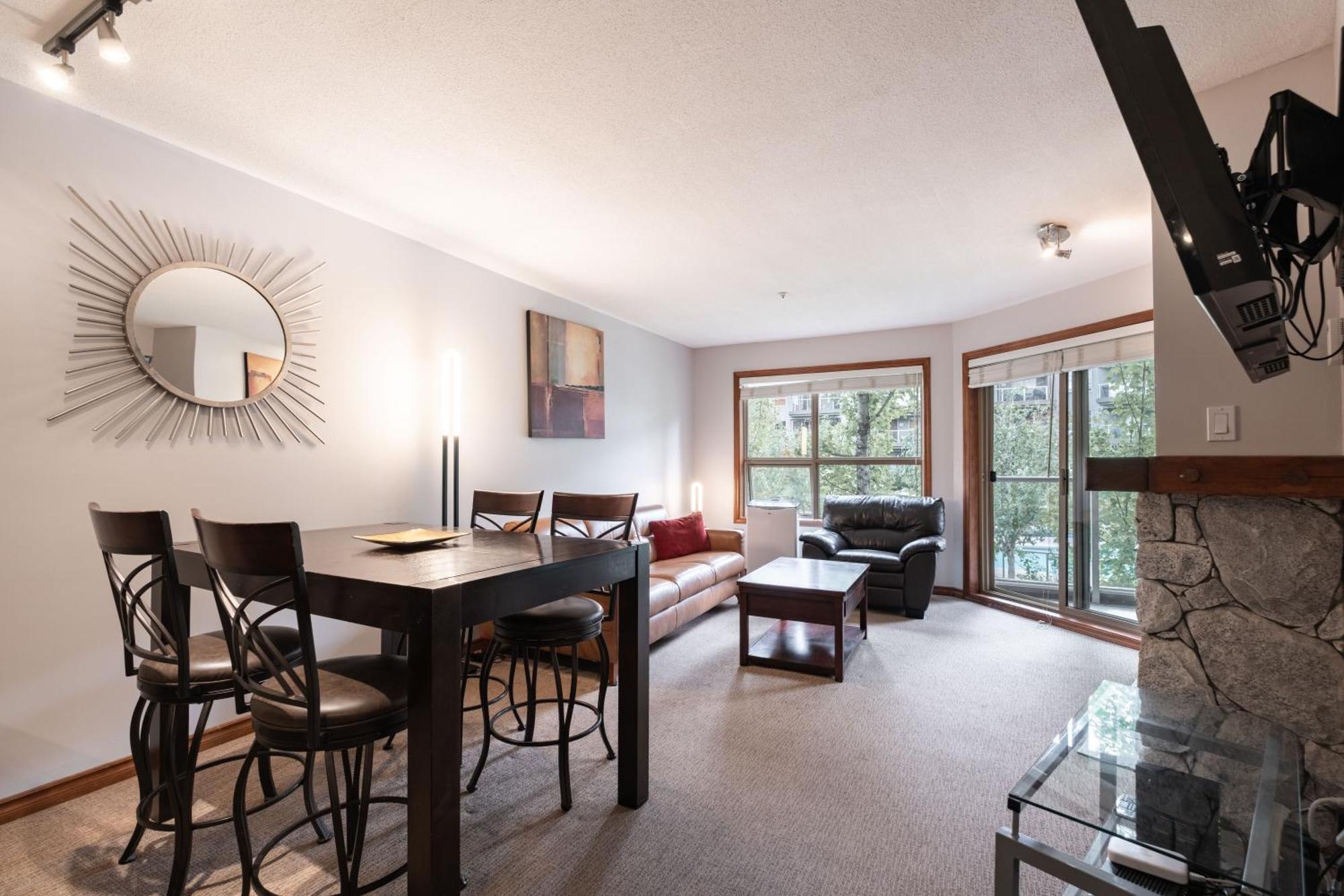 The Aspens By Outpost Whistler Villa Bagian luar foto