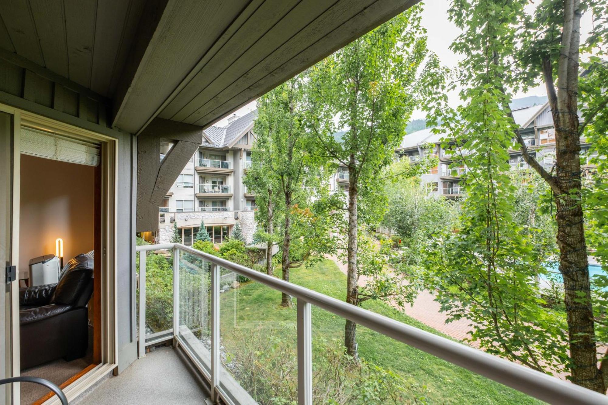 The Aspens By Outpost Whistler Villa Bagian luar foto