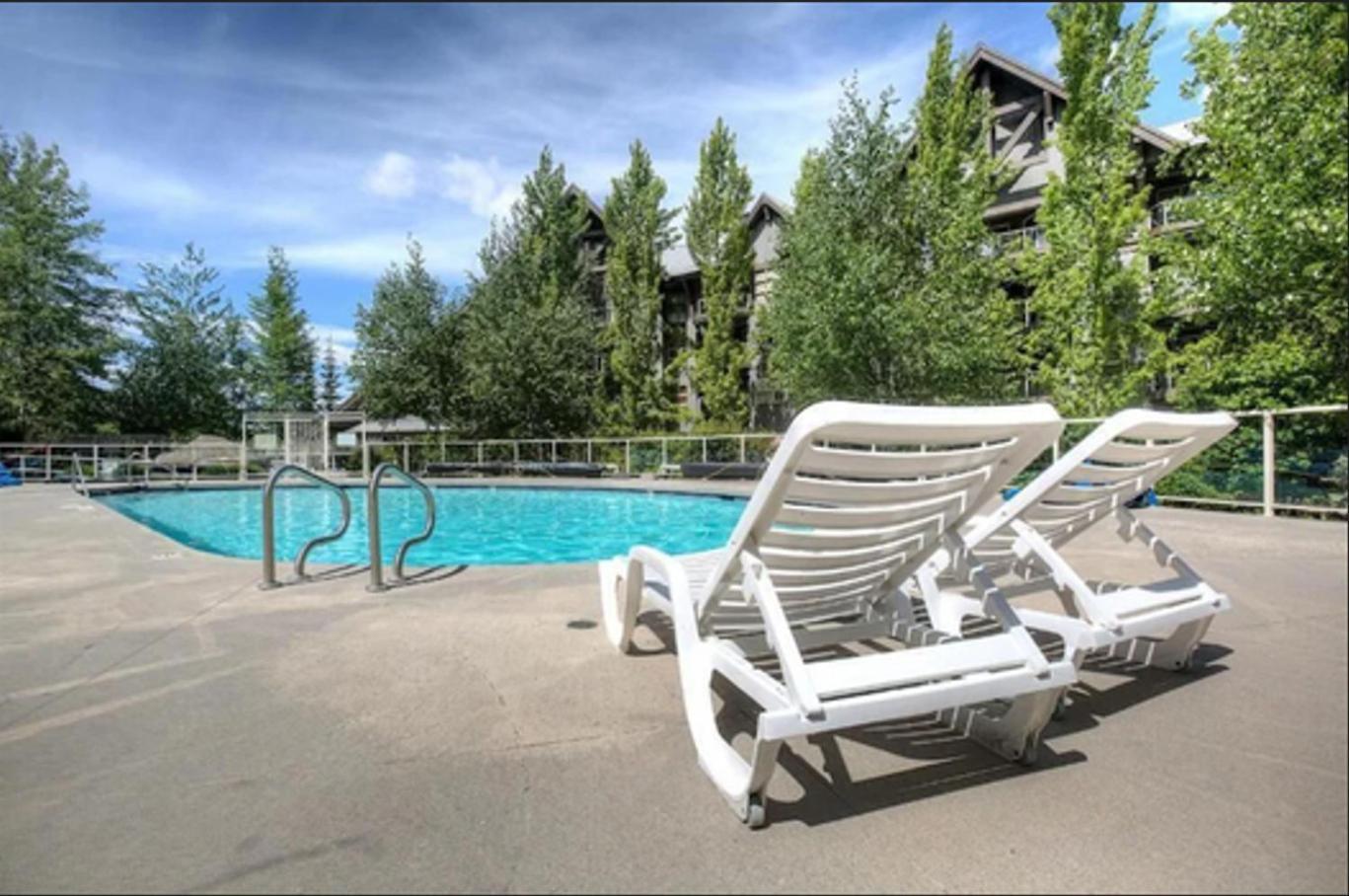 The Aspens By Outpost Whistler Villa Bagian luar foto